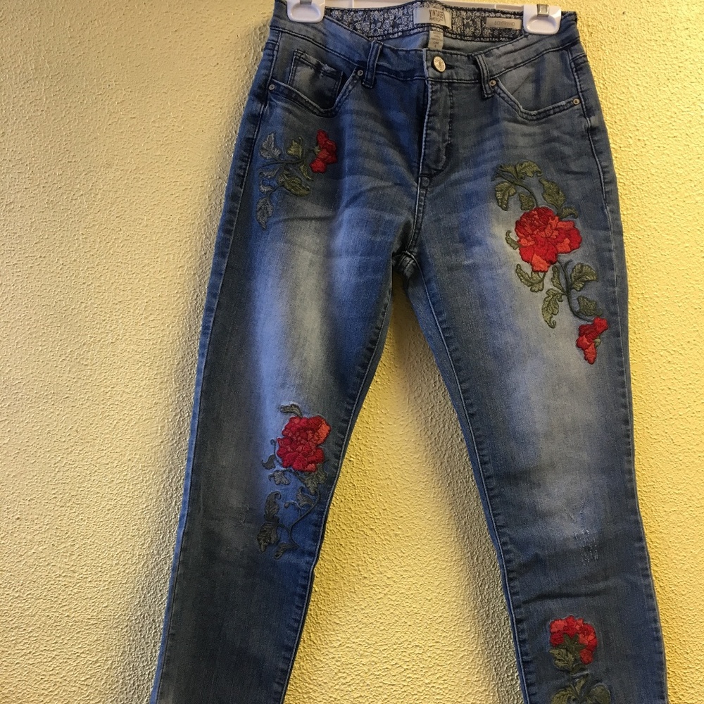 Vintage American Blues Rose Embroidered Sz 4 Jeans